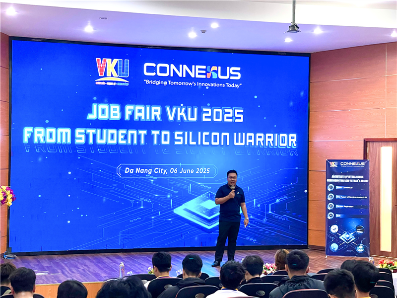 CNX Seminar @ VKU Job-Fair 2025 – Inspiring the Next Generation of Silicon Warriors!